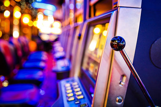 Diamond Empire slot interface showing gem symbols and cascade mechanics